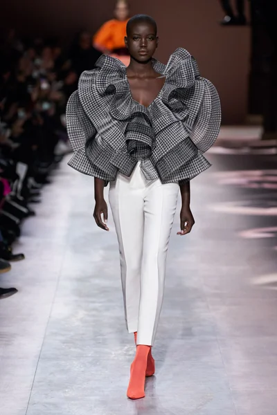 Look 3